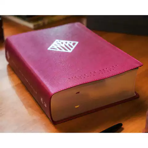 biblia-de-estudo-thomas-nelson-vinho-min1-550d085cde41b3cd9416738993402180-480-0